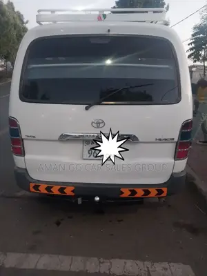 Toyota HiAce 2006 White