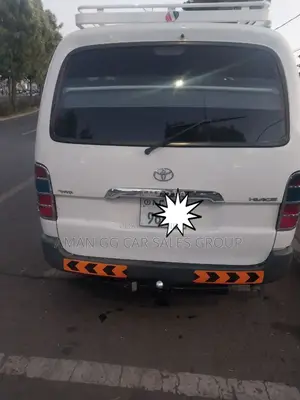 Toyota HiAce 2006 White