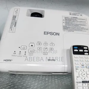 Brand New EPSON Projector With Bag , Remote 2 Pieces
