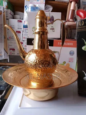 ወርቃማ የእጅ ማስታጠቢያ