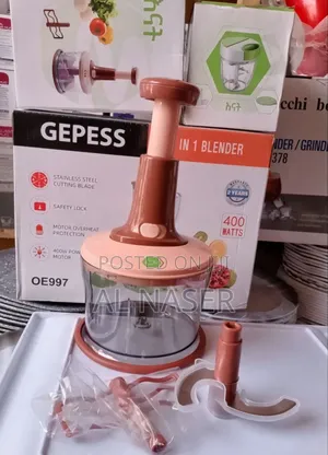 እናት በእጅ የሚሰራ የሽንኩርት መፍጫ