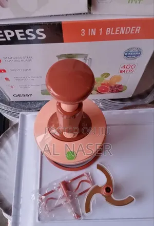 እናት በእጅ የሚሰራ የሽንኩርት መፍጫ