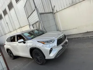 Photo - New Toyota Highlander Limited FWD 2024 White