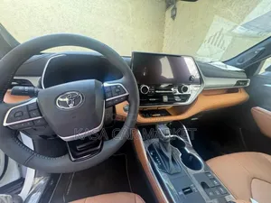 New Toyota Highlander Limited FWD 2024 White
