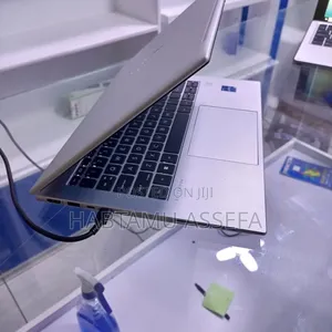 New Laptop HP EliteBook 860 G10 16GB Intel Core I7 SSD 512GB