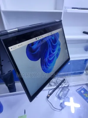 Photo - New Laptop Lenovo ThinkPad Yoga 370 8GB Intel Core I5 SSD 512GB