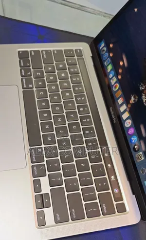 New Laptop Apple MacBook Pro 2020 16GB Intel Core I7 SSD 512GB