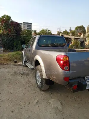 Mitsubishi L200 2007 Gray