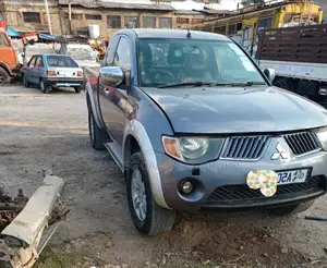 Photo - Mitsubishi L200 2007 Gray