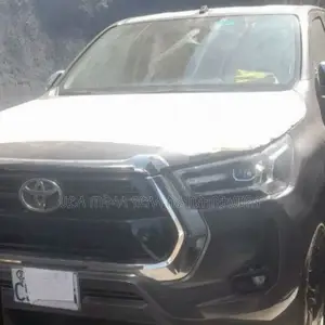 New Toyota Hilux 2023 Gray