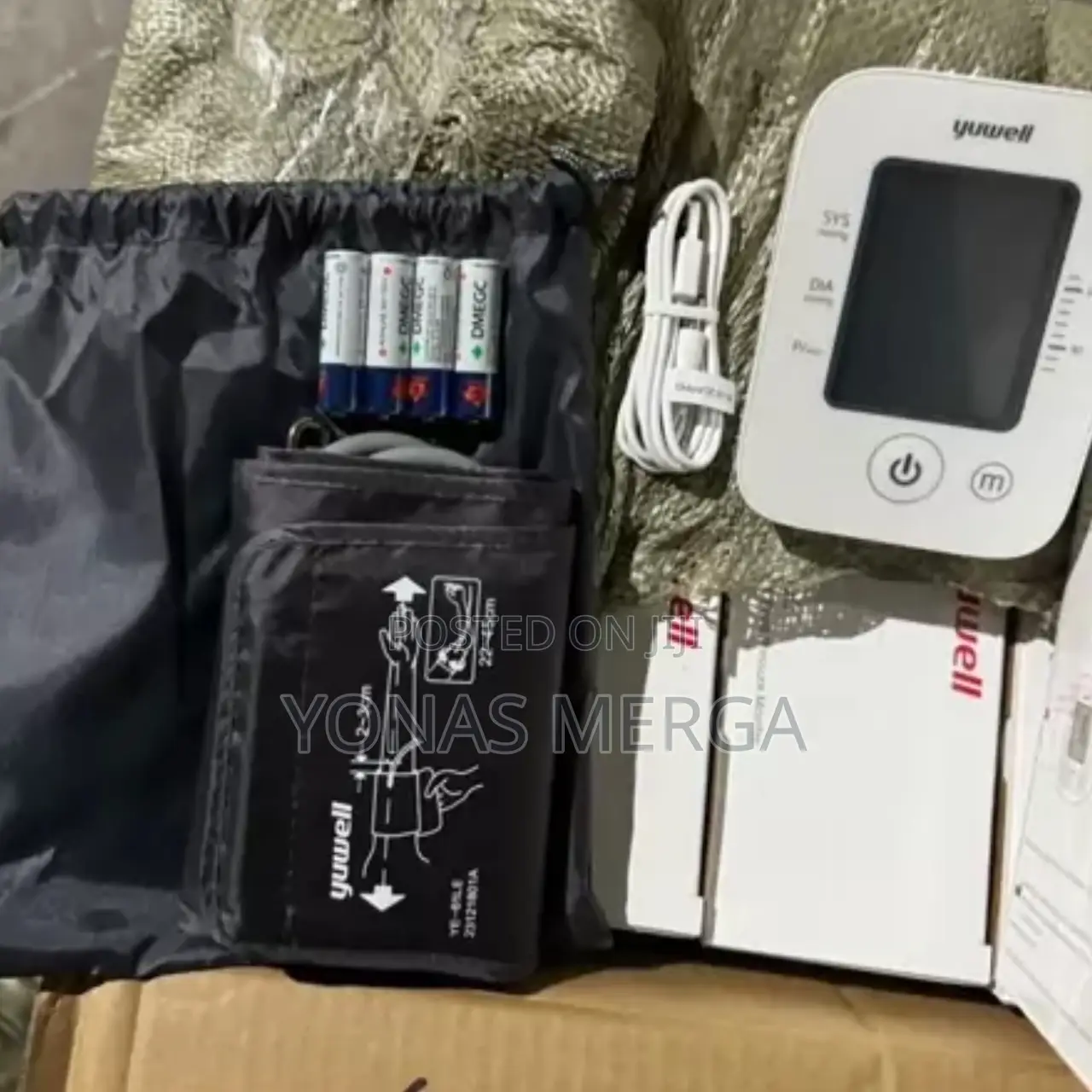 Bp Apparatus趀powered By4xaa Batteries。Blood Pressure Monitor