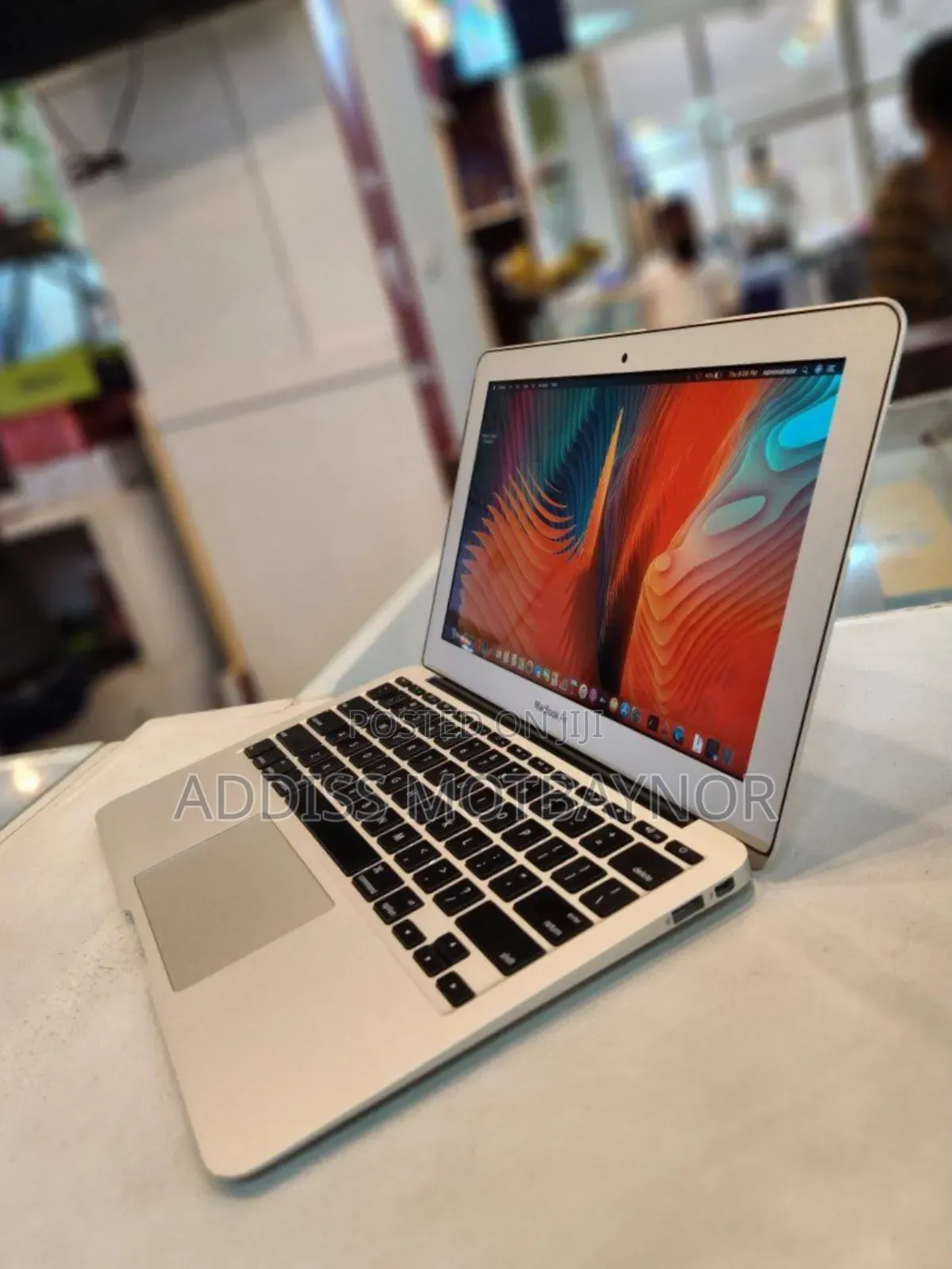 New Laptop Apple MacBook 2015 4GB Intel Core I5 SSD 128GB