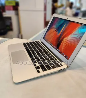 New Laptop Apple MacBook 2015 4GB Intel Core I5 SSD 128GB