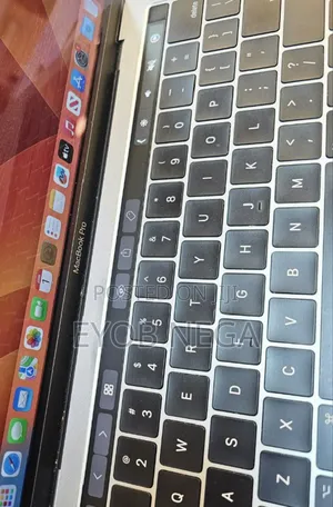 New Laptop Apple MacBook Pro 2017 16GB Intel Core I7 SSD 512GB