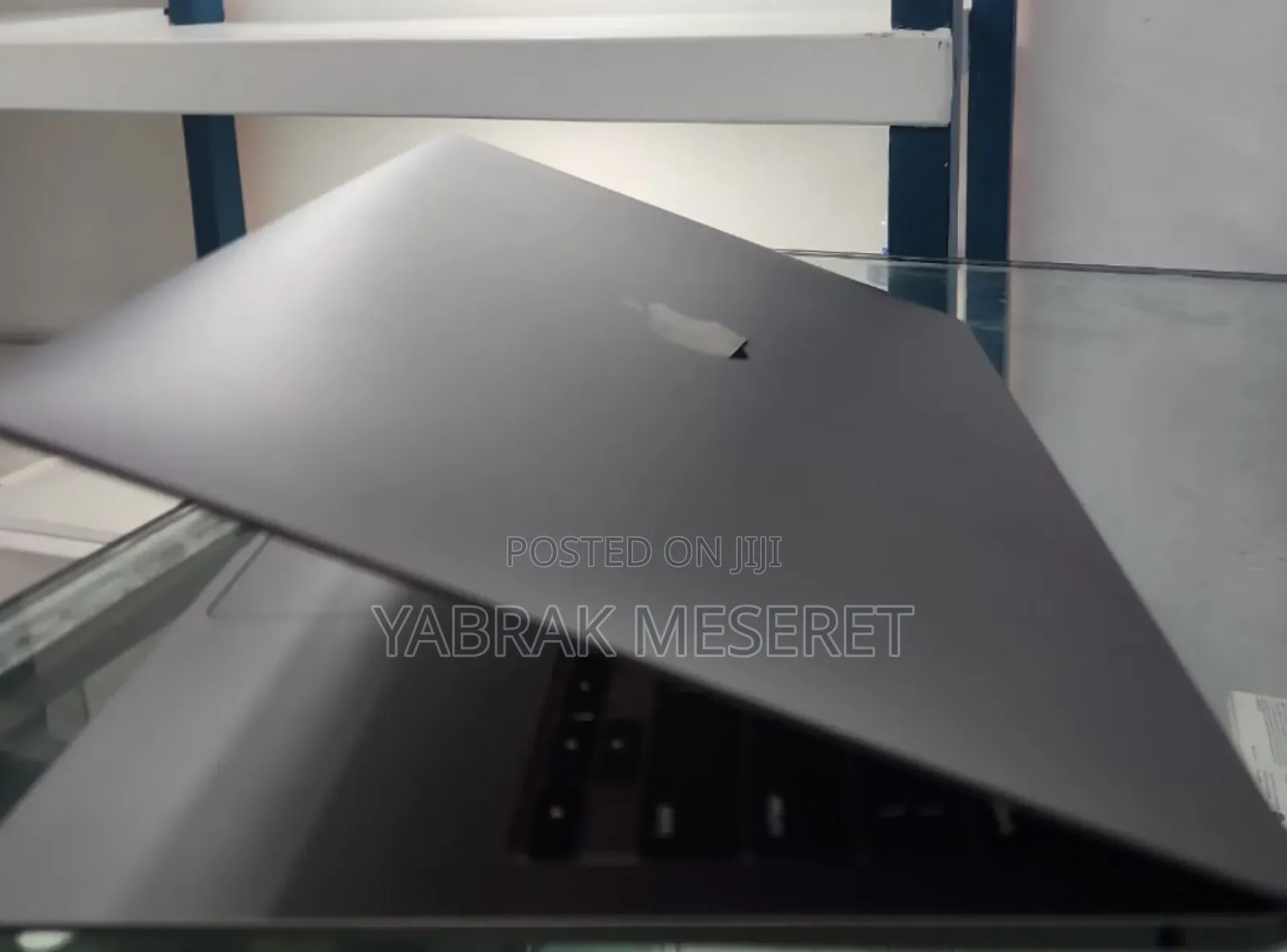 New Laptop Apple MacBook Air 2020 M1 8GB Intel Core I7 SSD 256GB