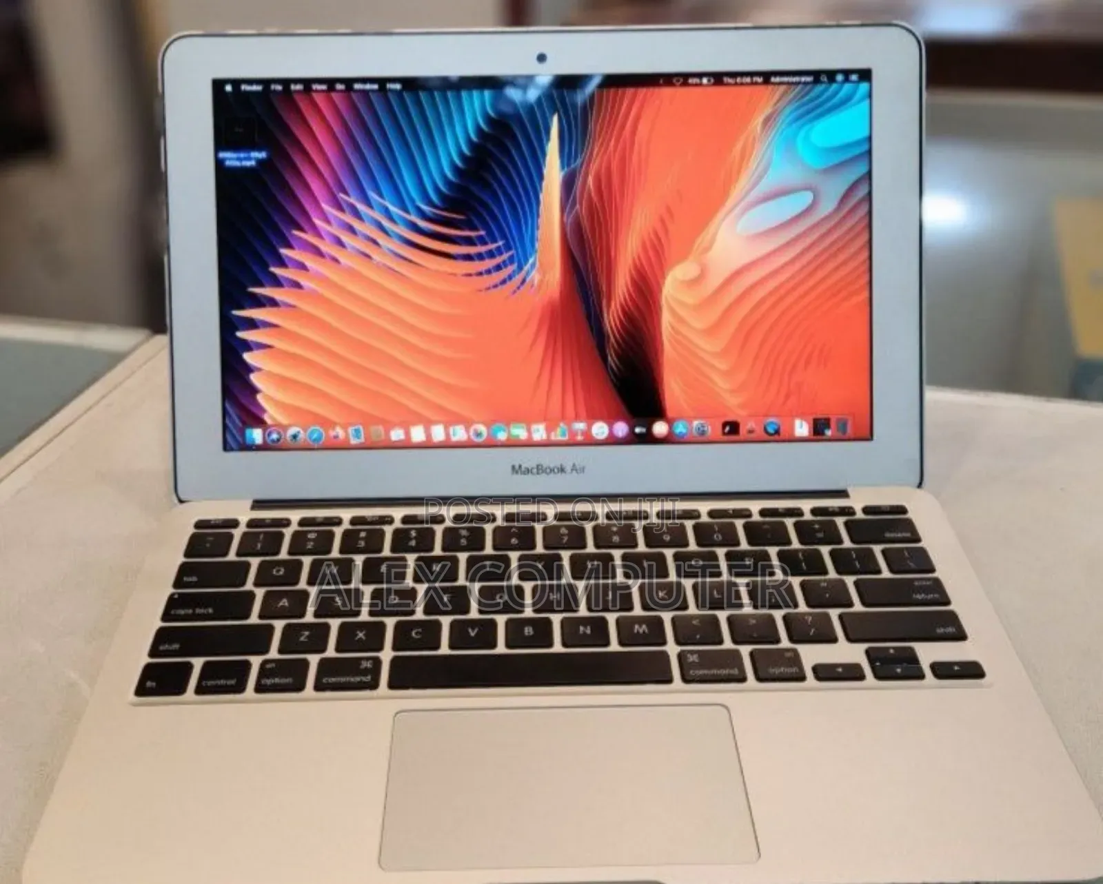 New Laptop Apple MacBook 2015 4GB Intel Core I5 SSD 128GB