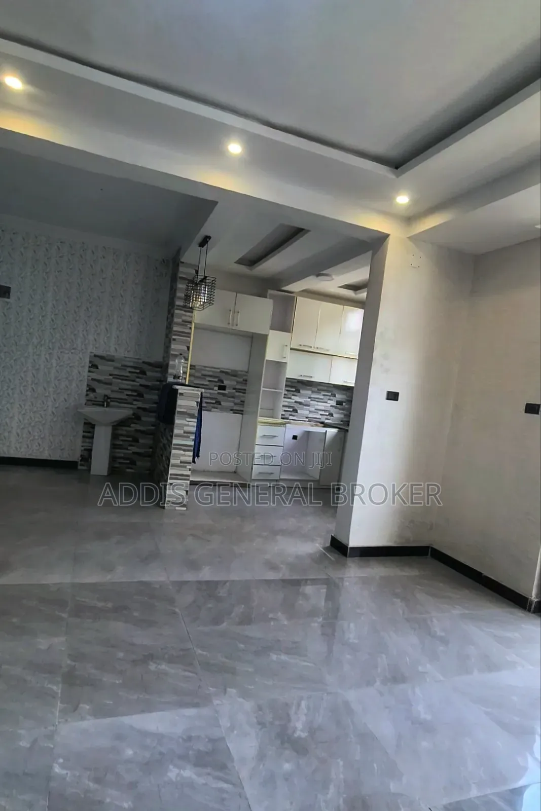 5bdrm House in ለቡ, Nifas Silk-Lafto for sale