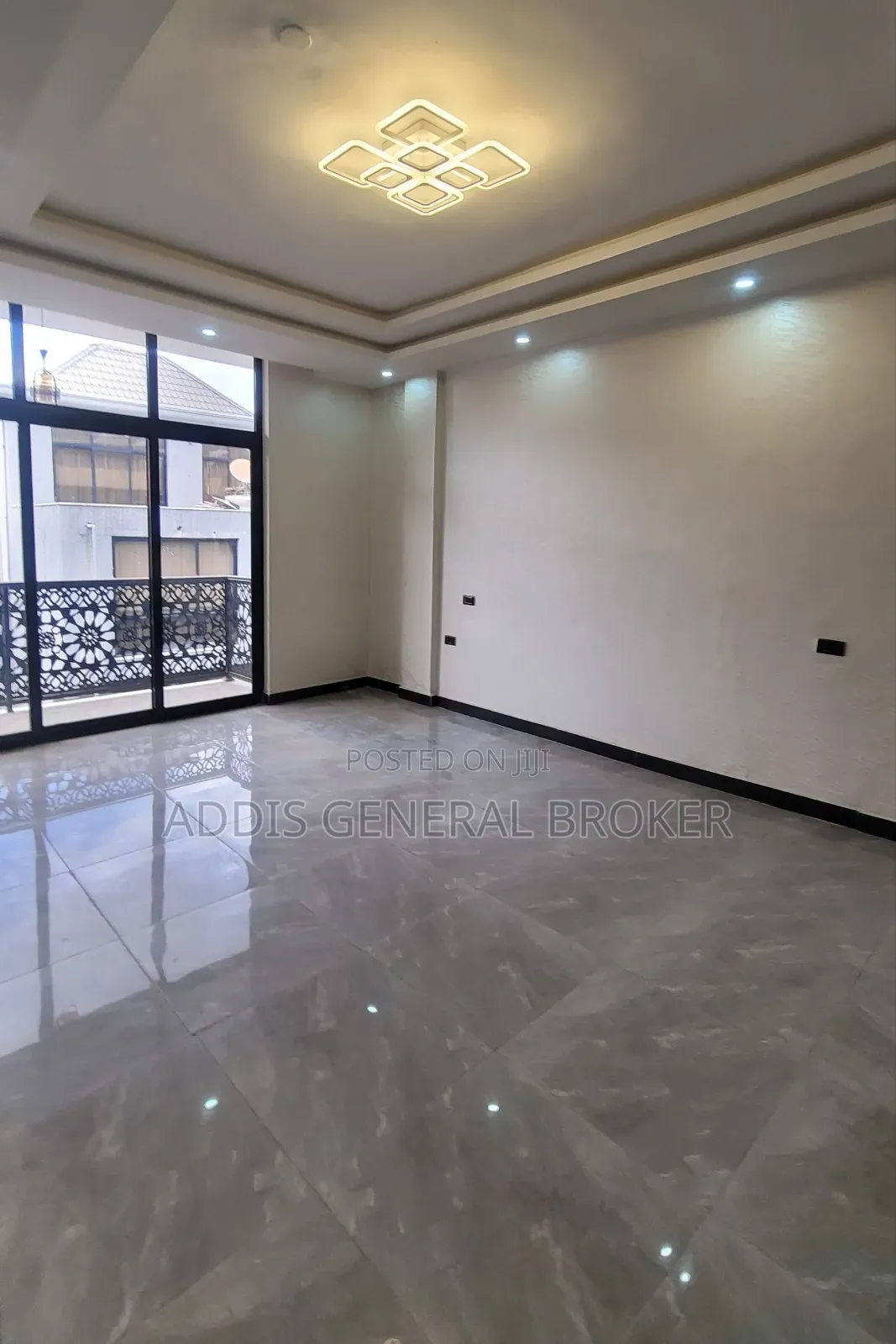 5bdrm House in ለቡ, Nifas Silk-Lafto for sale
