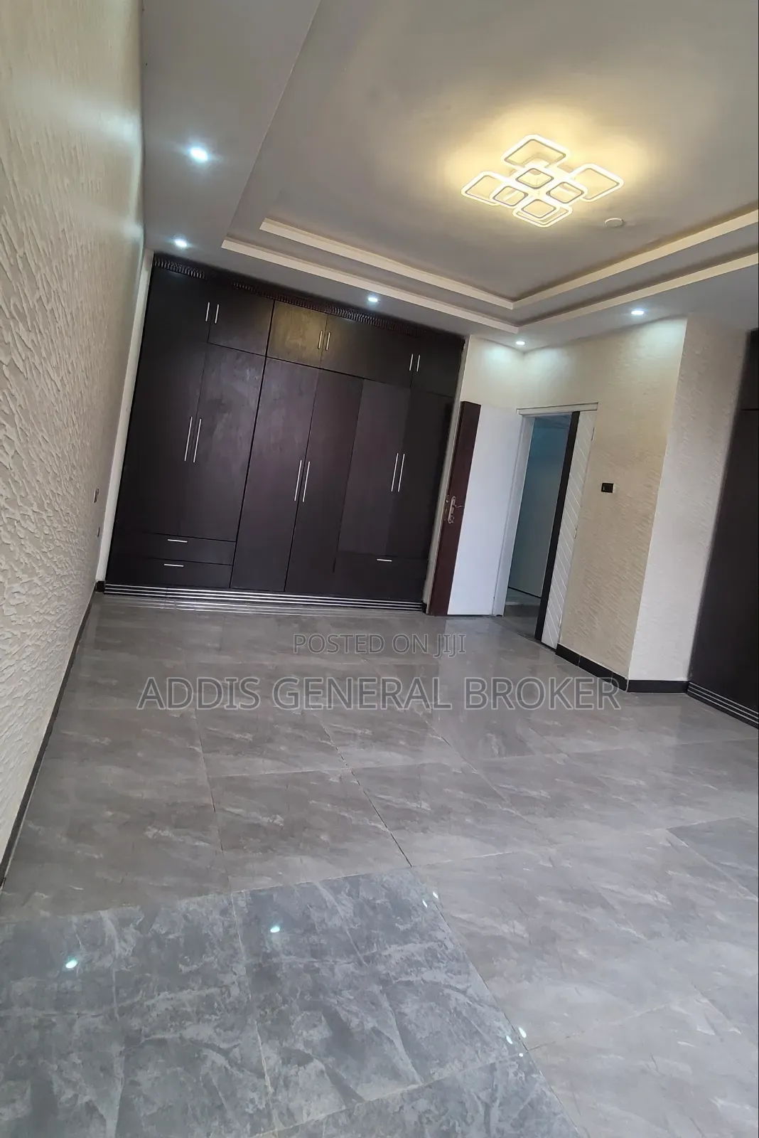 5bdrm House in ለቡ, Nifas Silk-Lafto for sale