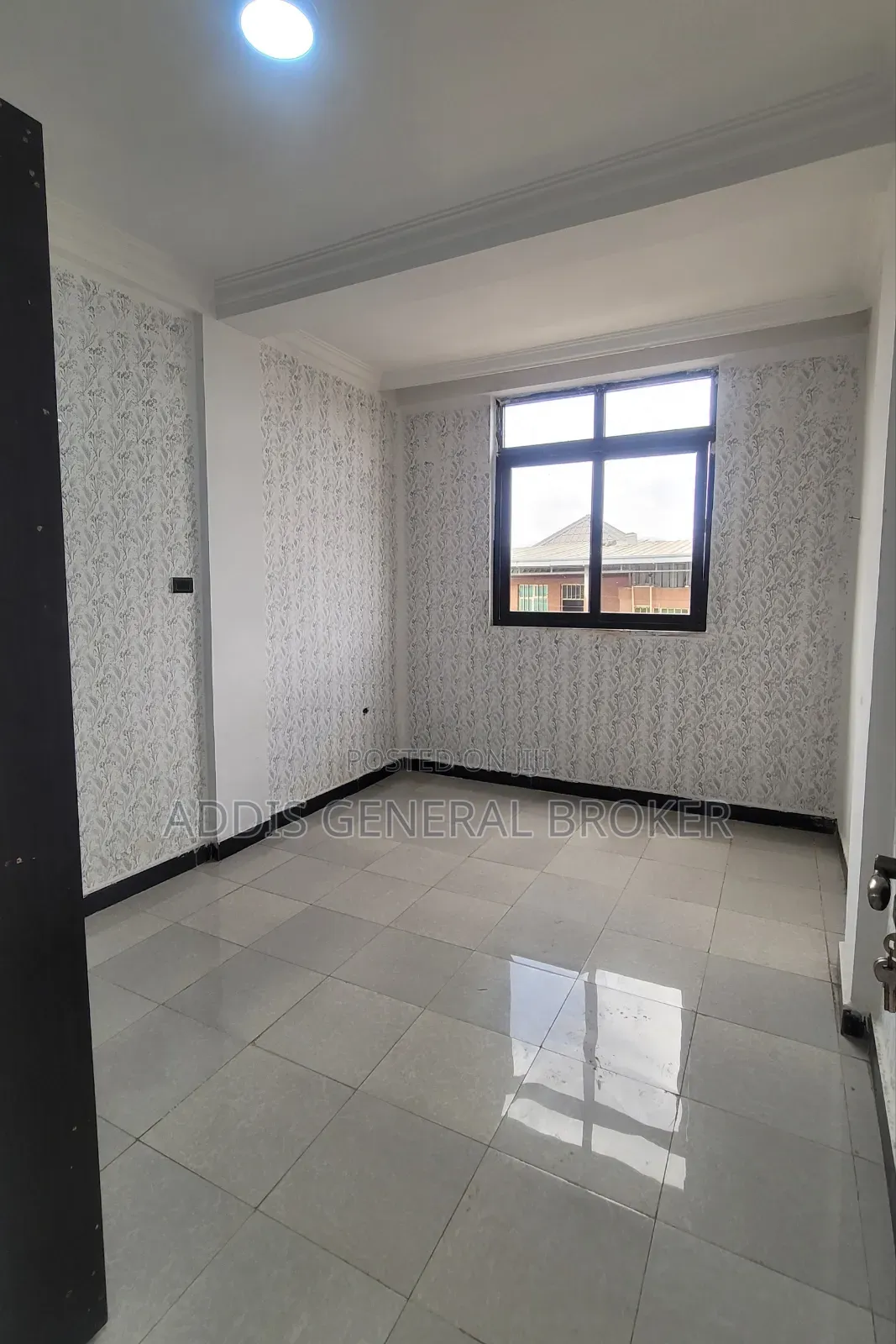 5bdrm House in ለቡ, Nifas Silk-Lafto for sale