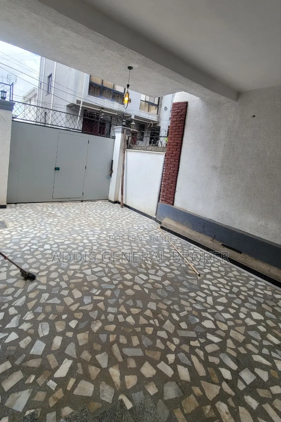 5bdrm House in ለቡ, Nifas Silk-Lafto for sale