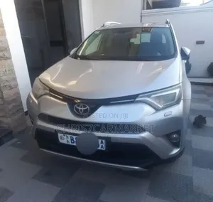 Photo - Toyota RAV4 2016 Silver