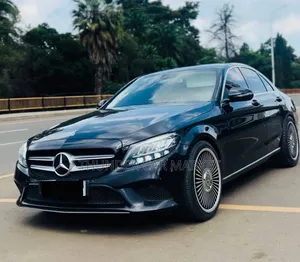 Photo - Mercedes-Benz C180 2021 Black