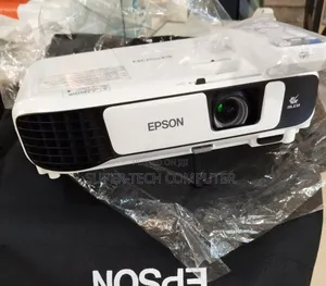 Photo - Epson EB-X41 Projector With Bag and Remote