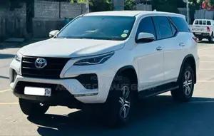 Toyota Fortuner 2022 White