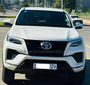 Toyota Fortuner 2022 White