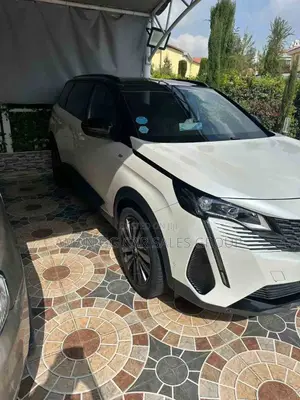 Peugeot 5008 2021 White