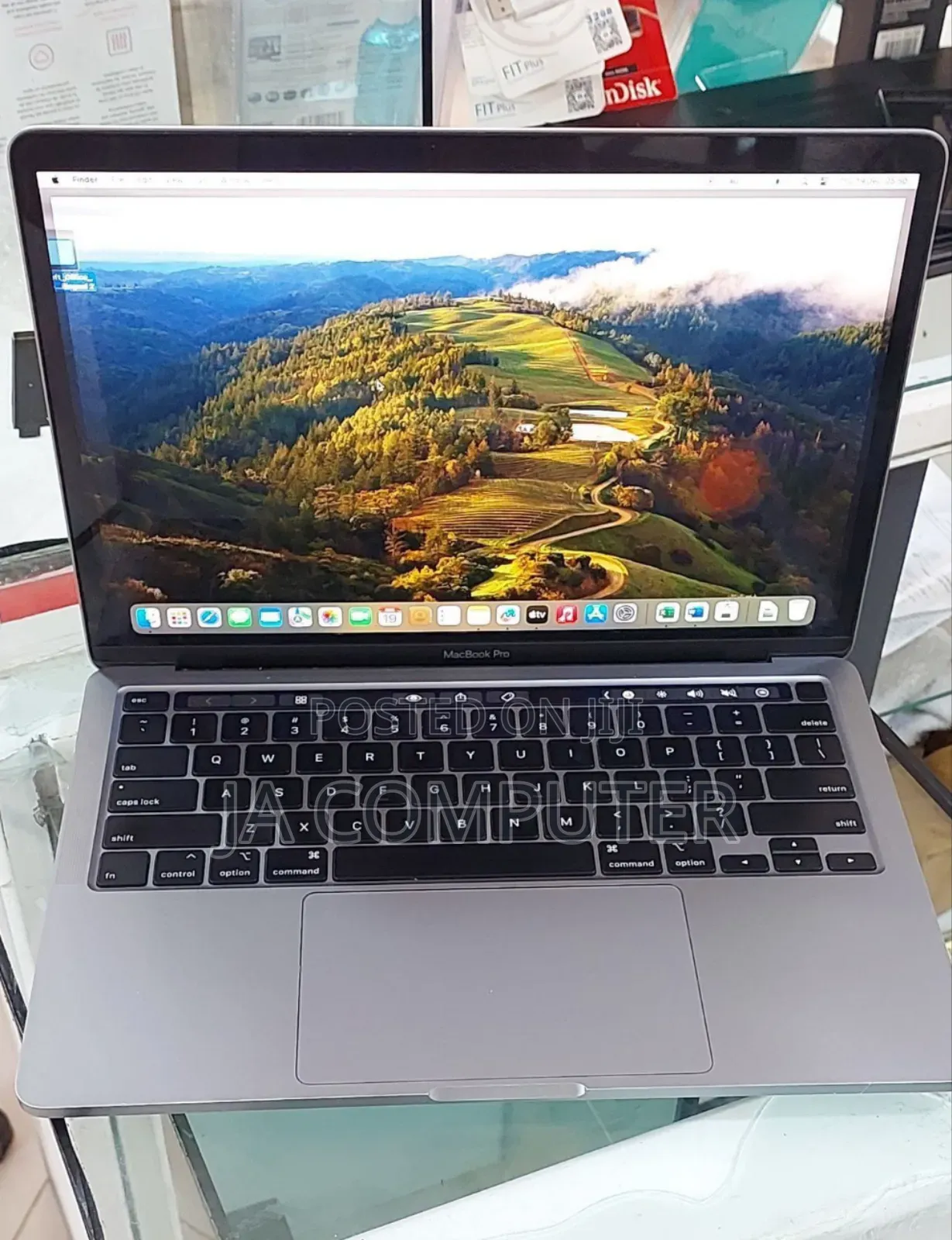 New Laptop Apple MacBook Pro 2020 16GB Intel Core I7 SSD 512GB