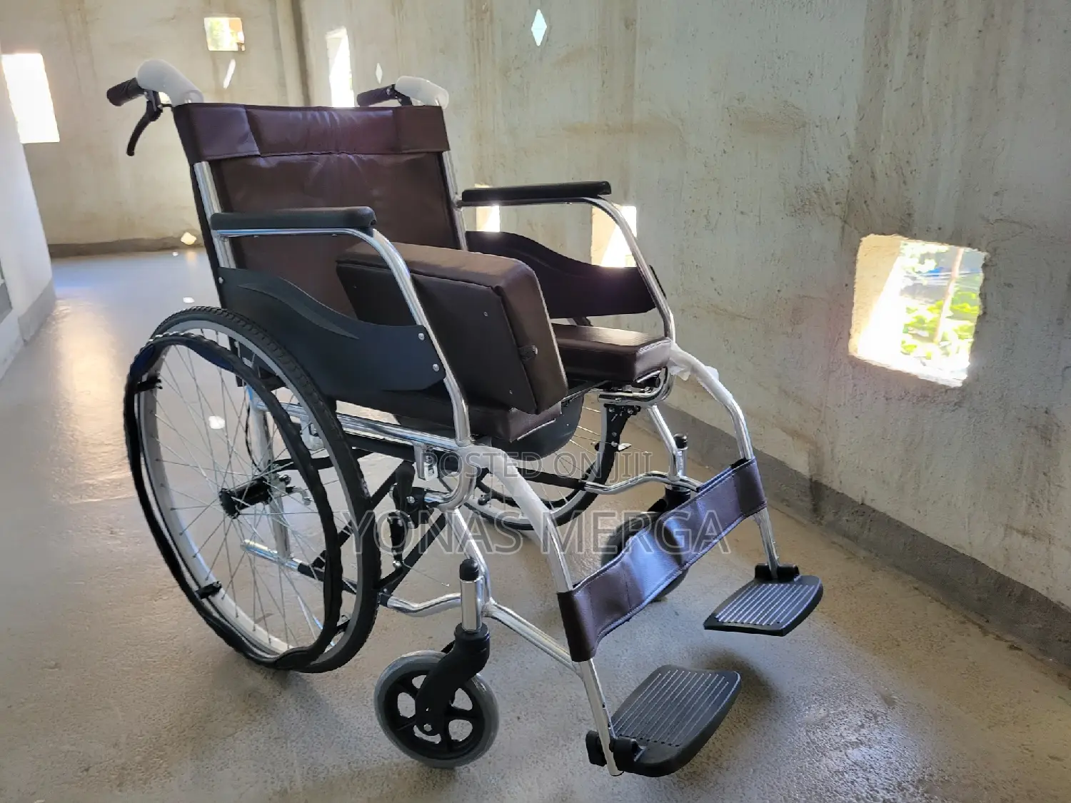 SHOWER ACCESSIBLE: This Certified Commode Wheelchair噓ዊልቼር