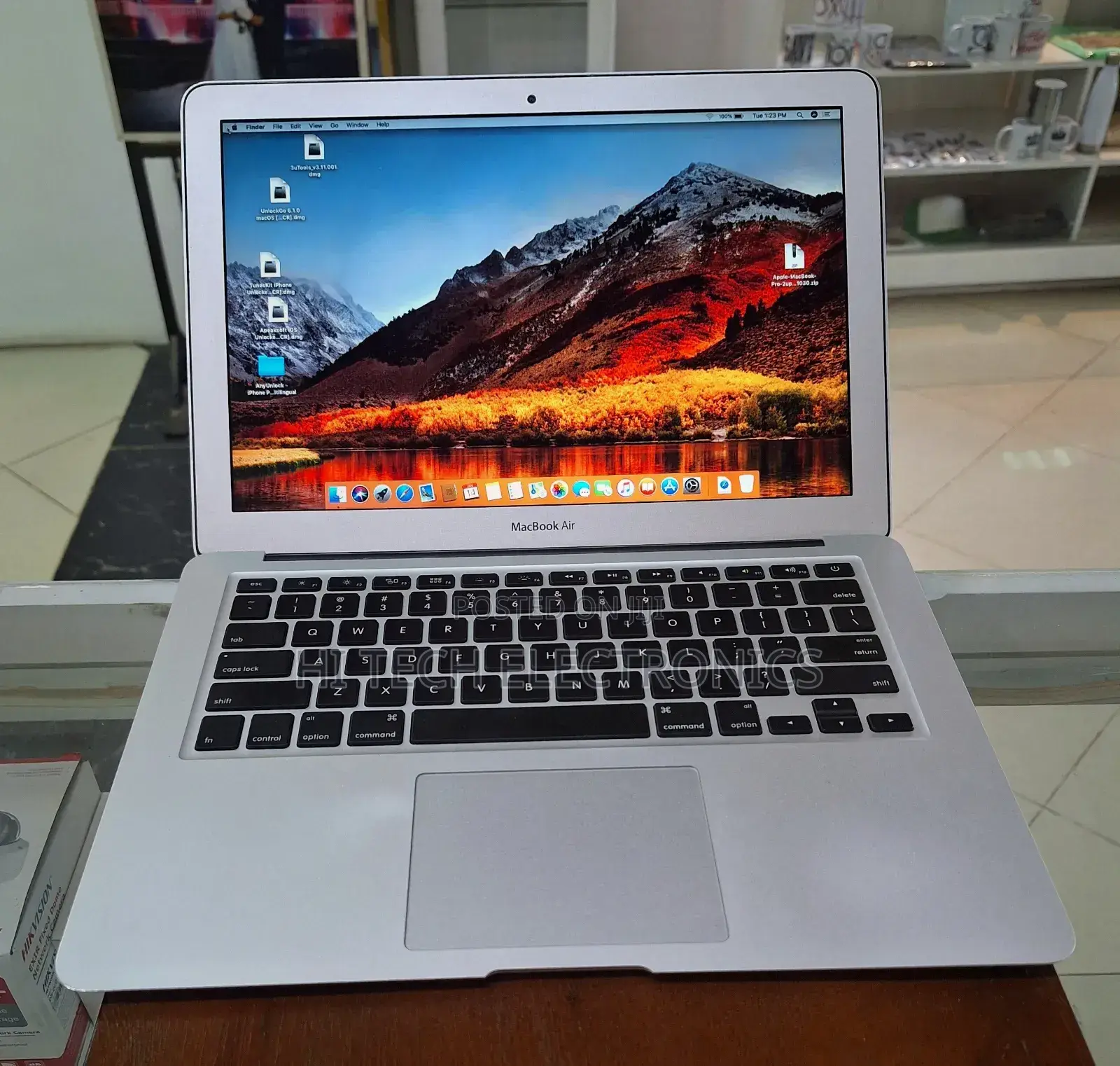 New Laptop Apple MacBook 2015 4GB Intel Core I5 SSD 256GB