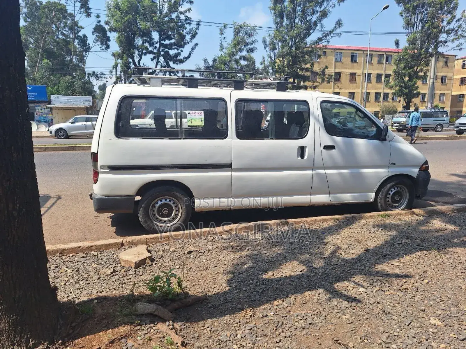 Toyota HiAce 2002 White