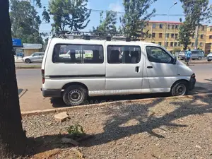 Toyota HiAce 2002 White
