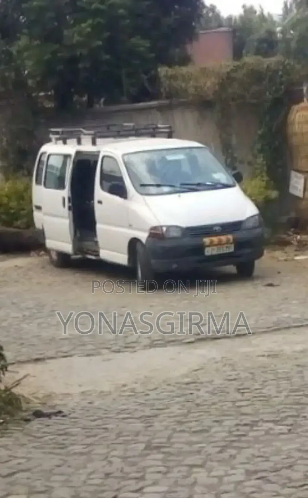 Toyota HiAce 2002 White