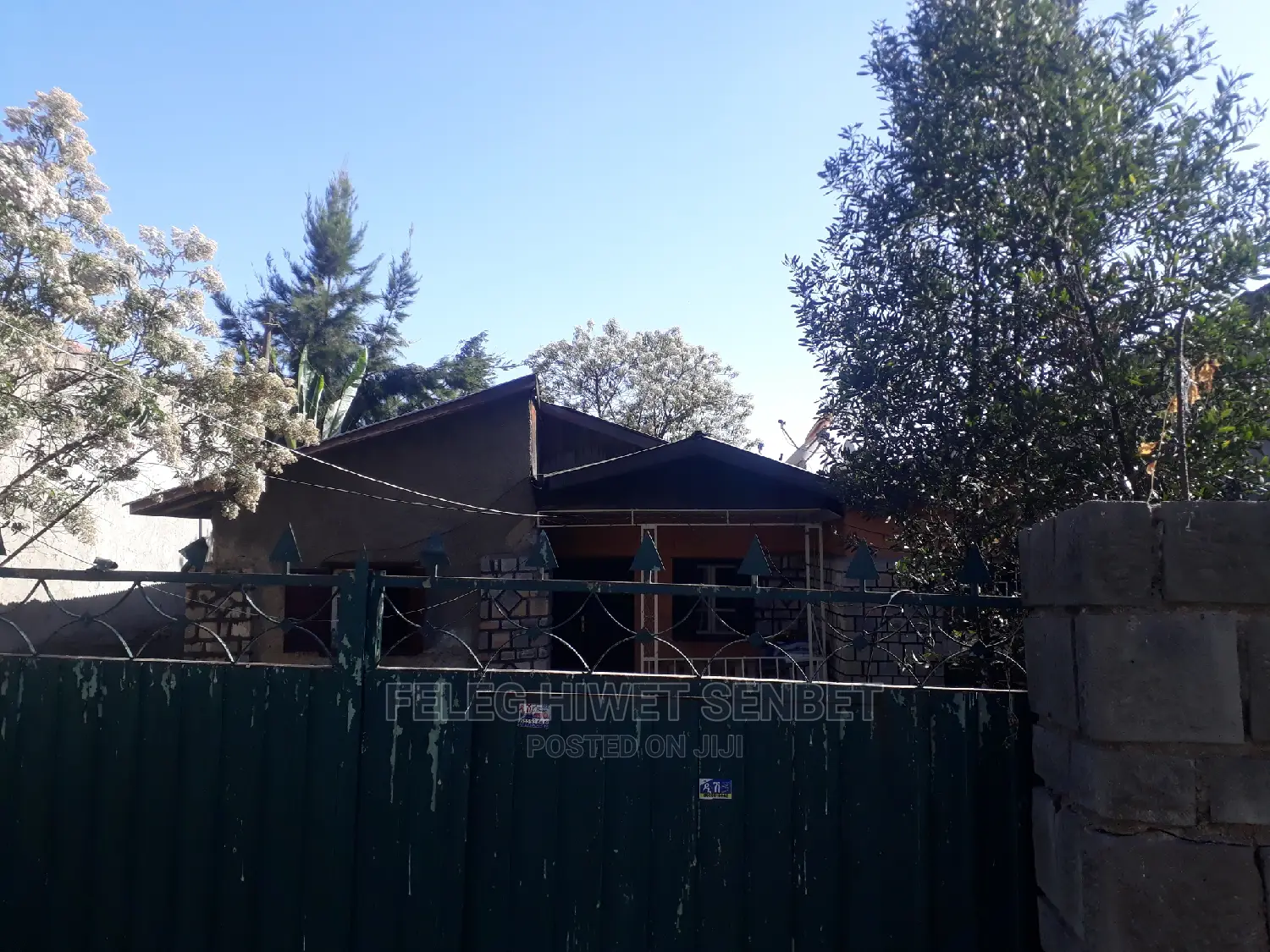 የሚሸጥ ፈራሽ ቤት ያለው ቦታ