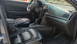 Hyundai Avante 2016 Blue