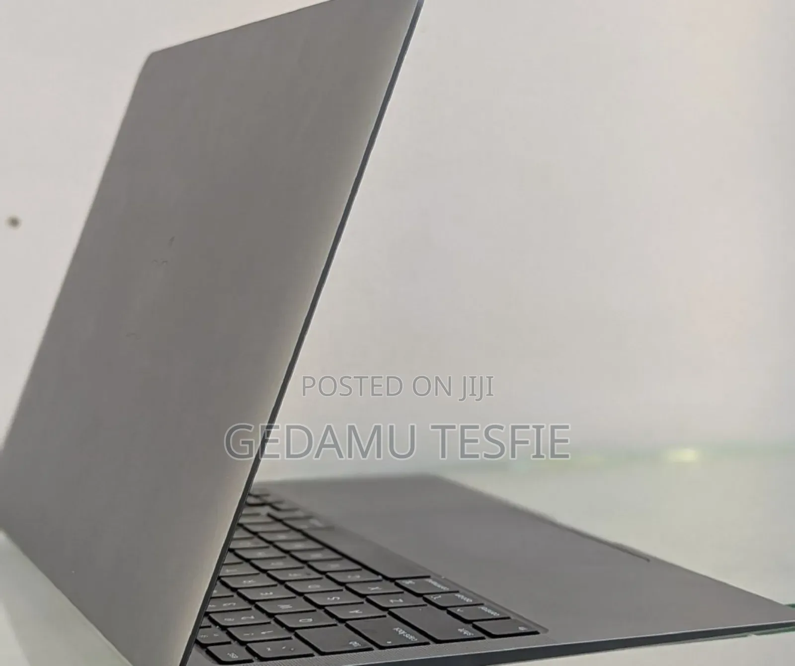 New Laptop Apple MacBook 2020 8GB Intel Core I3 SSD 256GB