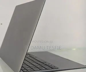 Photo - New Laptop Apple MacBook 2020 8GB Intel Core I3 SSD 256GB