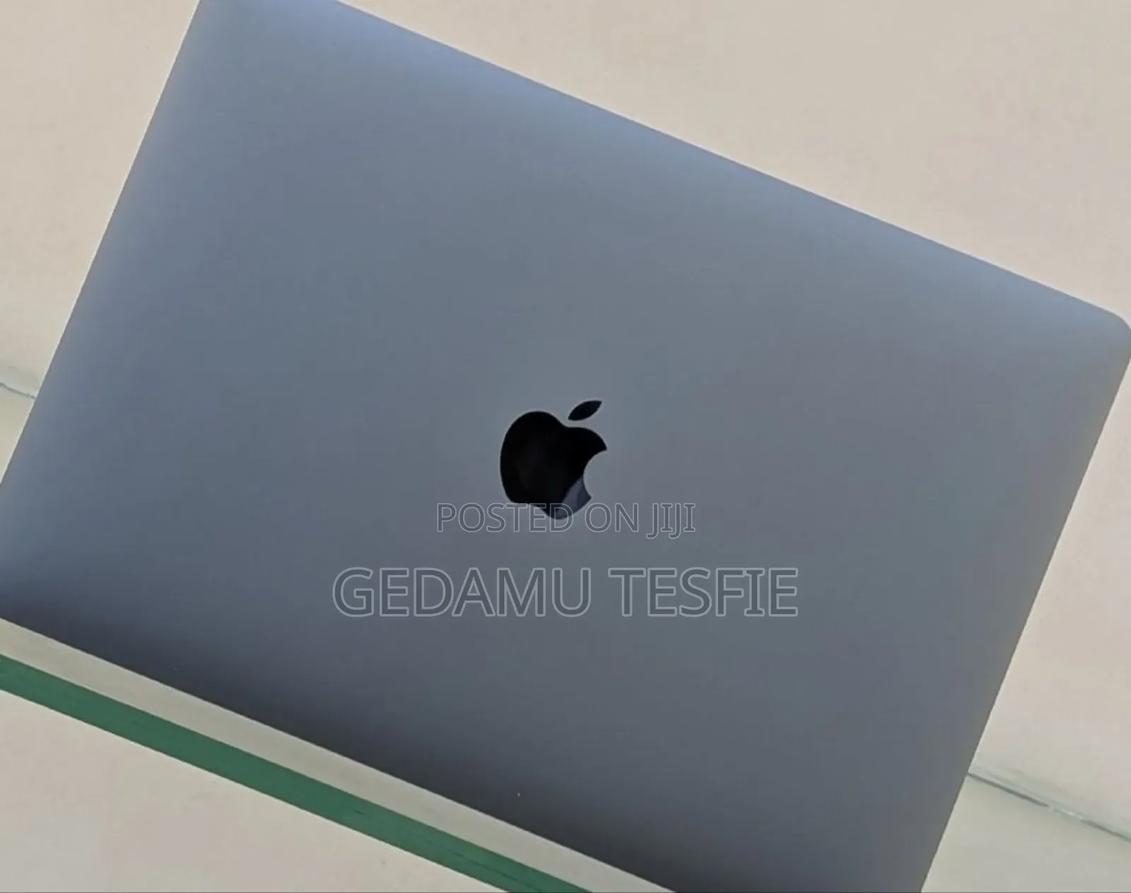 New Laptop Apple MacBook 2020 8GB Intel Core I3 SSD 256GB