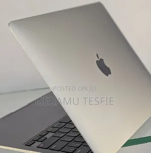 New Laptop Apple MacBook 2020 8GB Intel Core I3 SSD 256GB