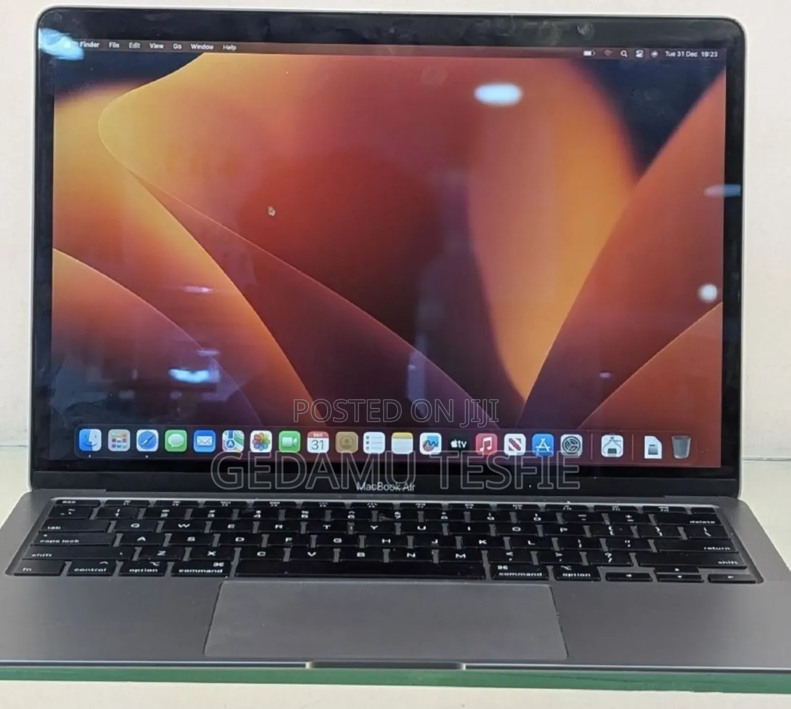 New Laptop Apple MacBook 2020 8GB Intel Core I3 SSD 256GB