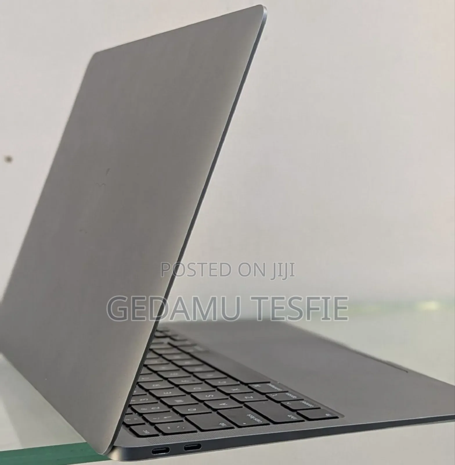 New Laptop Apple MacBook 2020 8GB Intel Core I3 SSD 256GB