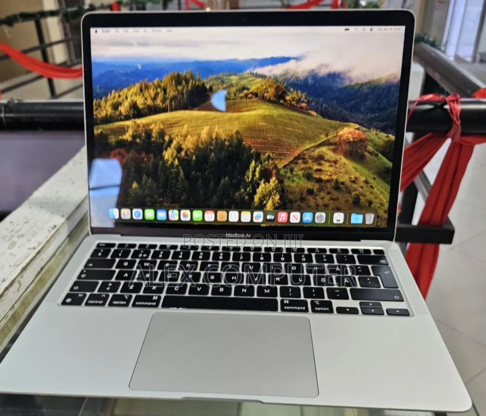 New Laptop Apple MacBook Air 2020 M1 8GB Apple M1 SSD 256GB