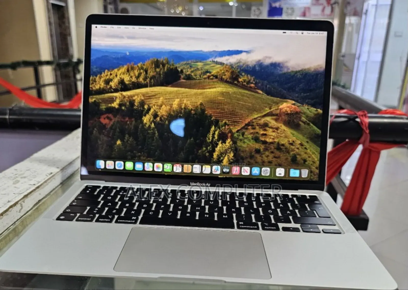 New Laptop Apple MacBook Air 2020 M1 8GB Apple M1 SSD 256GB