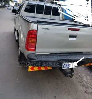 Toyota Hilux 2.5 D-4D 4X4 SRX 2009 Silver