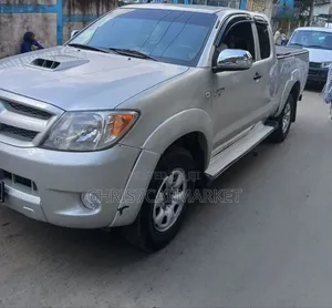 Toyota Hilux 2.5 D-4D 4X4 SRX 2009 Silver