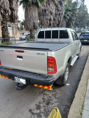 Toyota Hilux 2.5 D-4D 4X4 SRX 2009 Silver